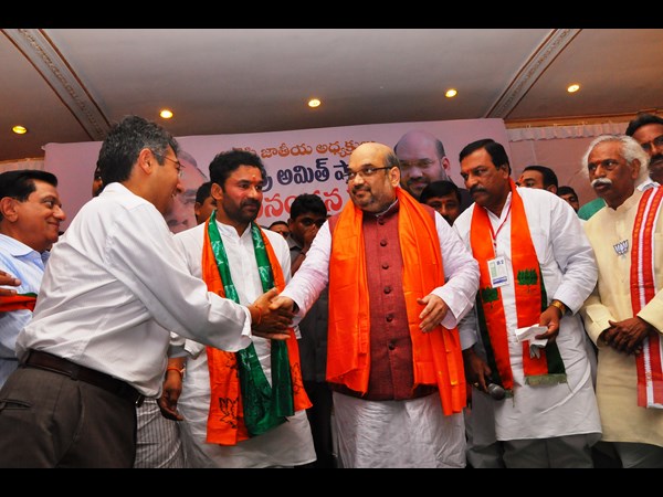 బిజెపి నేతలతో మంతనాలు