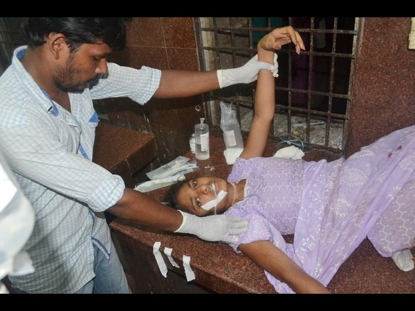 ప్రేమజంట ఆత్మహత్యాయత్నం