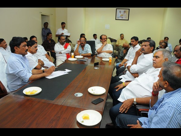 స్టూడియోలకు వినతి