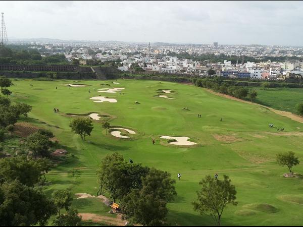 గోల్ఫ్ కోర్స్