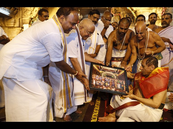 గవర్నర్