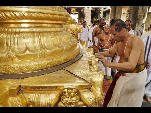 గవర్నర్