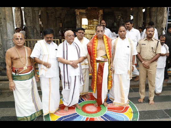 గవర్నర్
