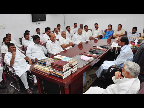 మెదక్ సీటుపై చర్చ