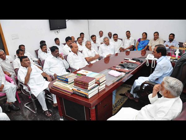 మెదక్ సీటుపై చర్చ