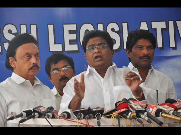 జలీల్ ఖాన్ వ్యాఖ్య