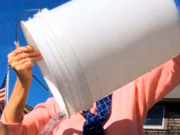 ఐస్ బకెట్ ఛాలెంజ్