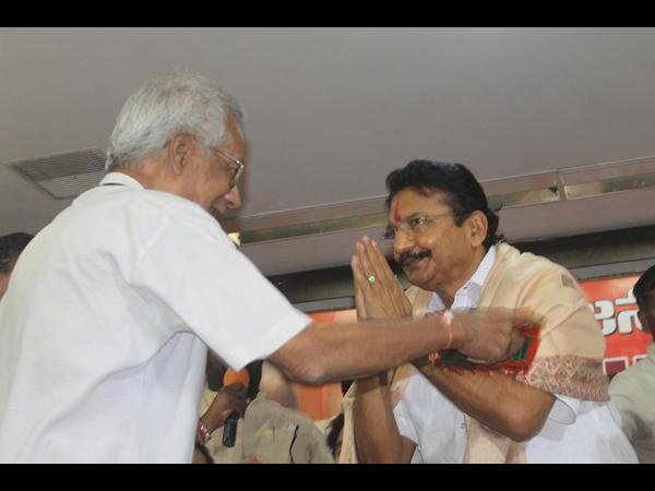 పార్టీ రాష్ట కార్యాలయంలో ఘనంగా సత్కారం