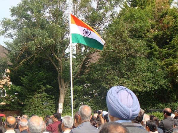 రెపరెపలాడిన జాతీయ జెండా