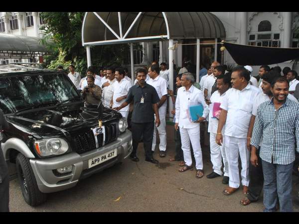  జగన్