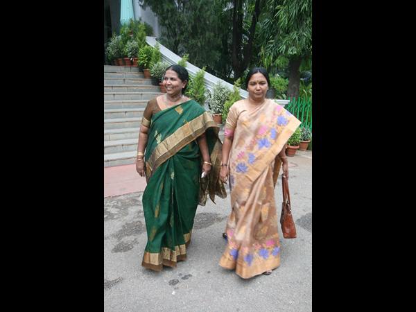 మీడియా పాయింట్ వద్దకు