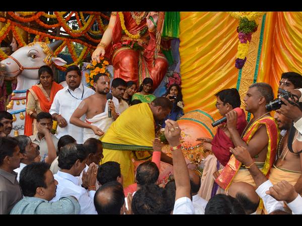 గణపతికి కెసిఆర్ పూజలు