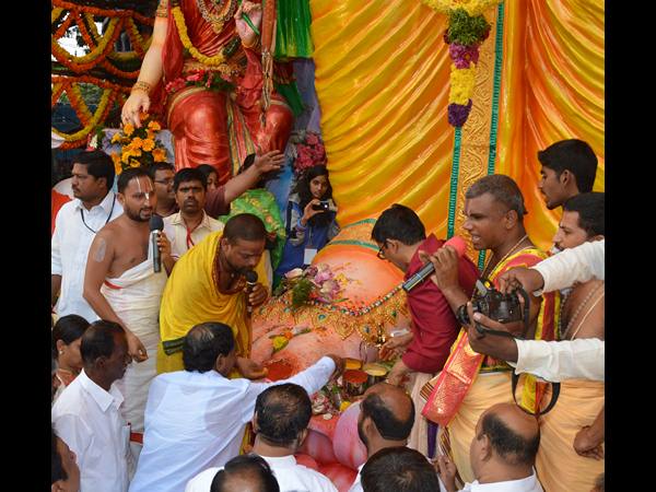 గణపతికి కెసిఆర్ పూజలు