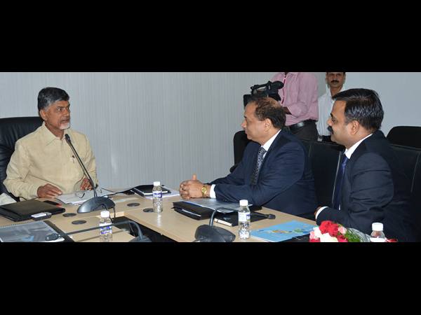 యాక్సెంటర్ ప్రతినిధులతో...