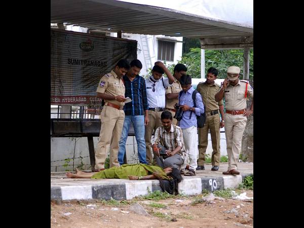 రాజును పట్టుకున్న రాకీ