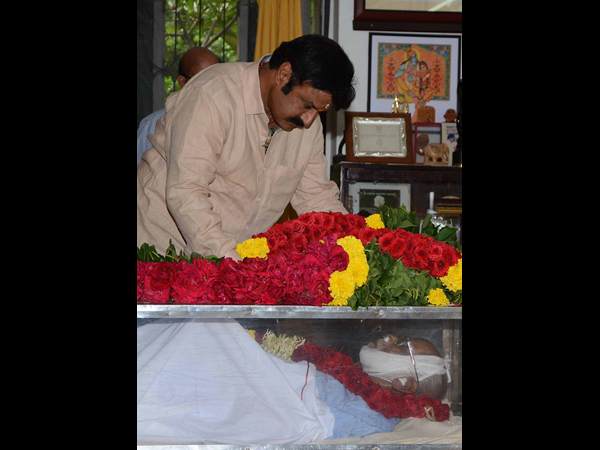 కంటతడి పెట్టిన బాలయ్య