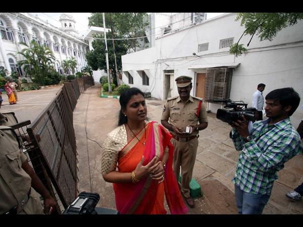 రోజా నిరసన