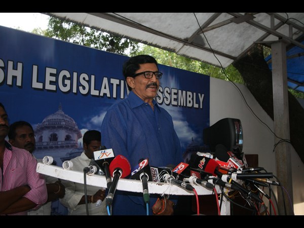 విశాఖ దృశ్యాలు సరే...