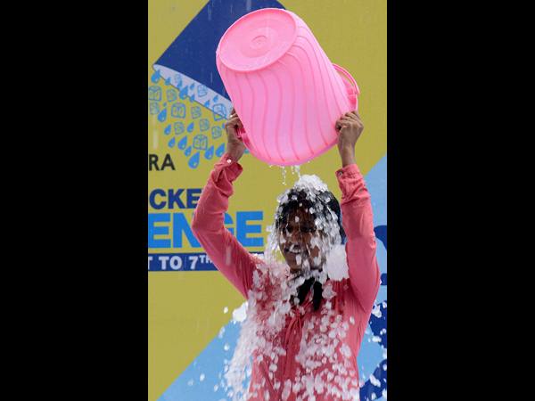  ఐస్ బకెట్ ఛాలెంజ్‌లో 'కిరాక్' హీరోయిన్