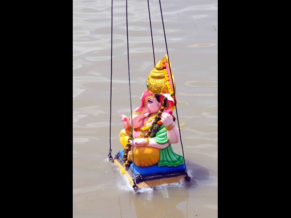 గణేశుడి నిమజ్జనం..