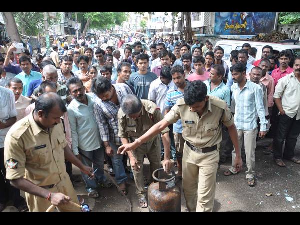 సిలిండర్ పేలుడు