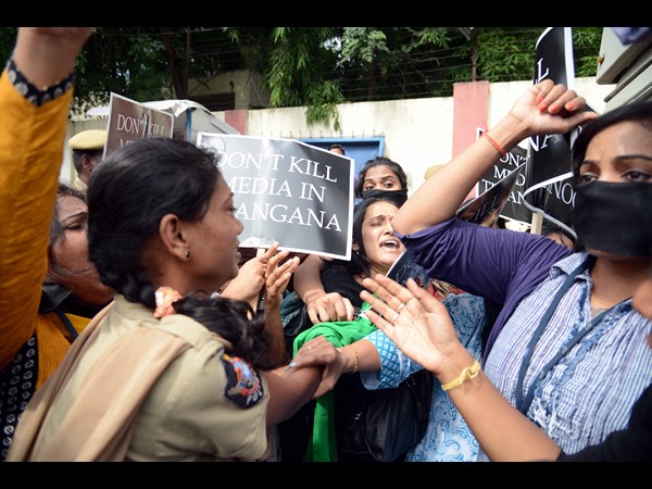  జర్నలిస్టులు