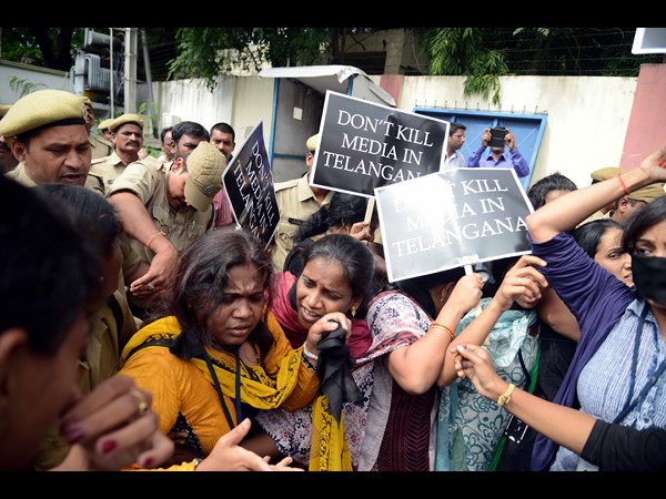 జర్నలిస్టులు