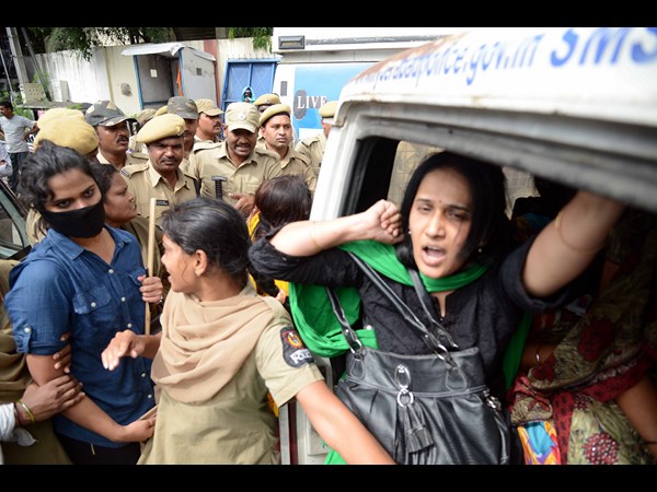  జర్నలిస్టులు