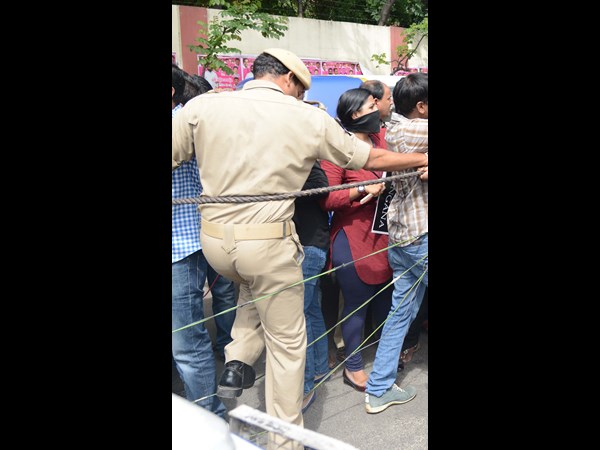 జర్నలిస్టులు