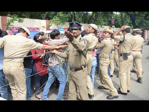  జర్నలిస్టులు