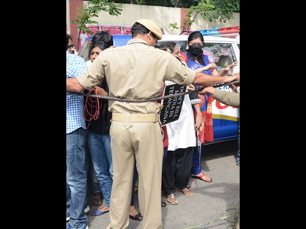 జర్నలిస్టులు