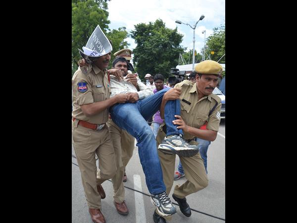 జర్నలిస్టుల నిరసన