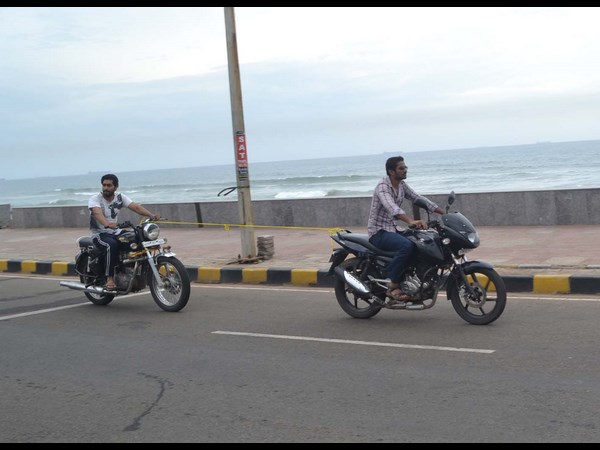 బీర్లు తాగేసి, మొక్కలు ధ్వంసం