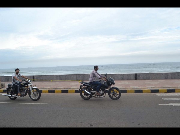 బీర్లు తాగేసి, మొక్కలు ధ్వంసం