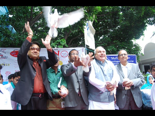 పావురం ఎగరేస్తూ..