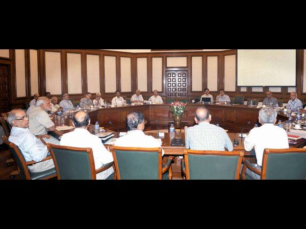  అసలు నా ప్రభుత్వం ఎక్కడుందన్న సీఎం ఓమర్ అబ్దుల్లా