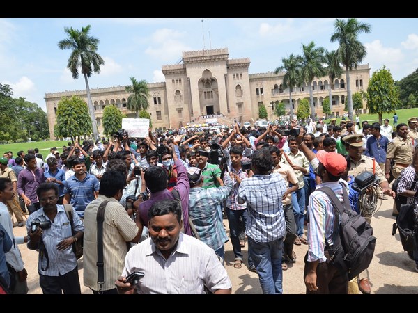 ఆర్ట్స్ కళాశాల సాక్షి... ఆర్ట్స్ కళాశాల సాక్షి...