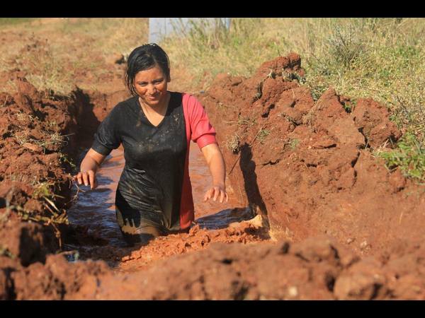  సరదాగా బురదలో జంపింగ్ జపాంగ్‌లు