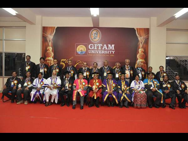 శివాజీ ఆడిటోరియంలో 'గీతం' స్నాతకోత్సవం శివాజీ ఆడిటోరియంలో 'గీతం' స్నాతకోత్సవం