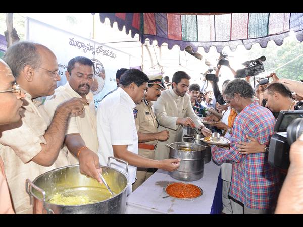  భోజన కేంద్రాలు