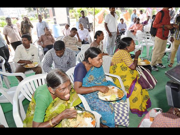  భోజన కేంద్రాలు