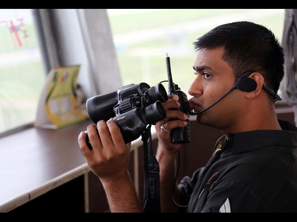 వరద బాధితుల కోసం రేయింబవళ్లు శ్రమిస్తున్నఎయిర్ ఫోర్స్ అధికారులు