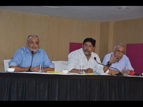 త్రిసభ్య కమిటీ విచారణ