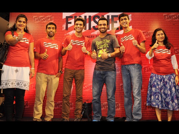  అజ్యింకా రహానే చేతుల మీదగా ఫినిషర్ టీషర్ట్స్