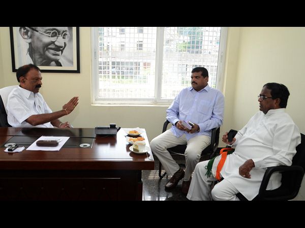 తెలంగాణ, ఏపీ కాంగ్రెస్ నేతలు