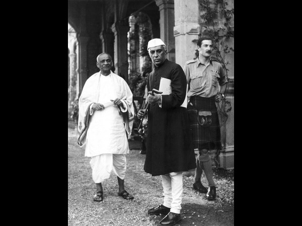 నెహ్రూతో పటేల్...