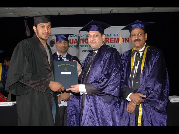 ఉస్మానియాలో విదేశీ విద్యార్దుల ఆనంద హేళ 