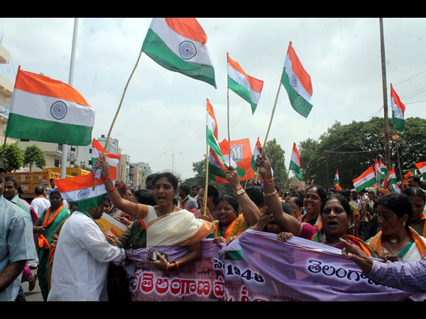 గోల్కొండ కోట వద్ద నినాదాలు..