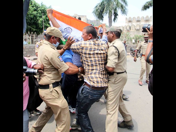 బిజెపి కార్యకర్తల అరెస్టు...