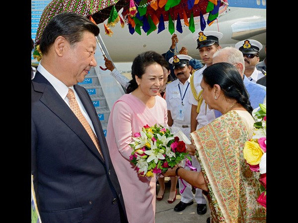  ముడు ఒప్పందాలపై సంతకాలు చేసిన భారత్ - చైనా